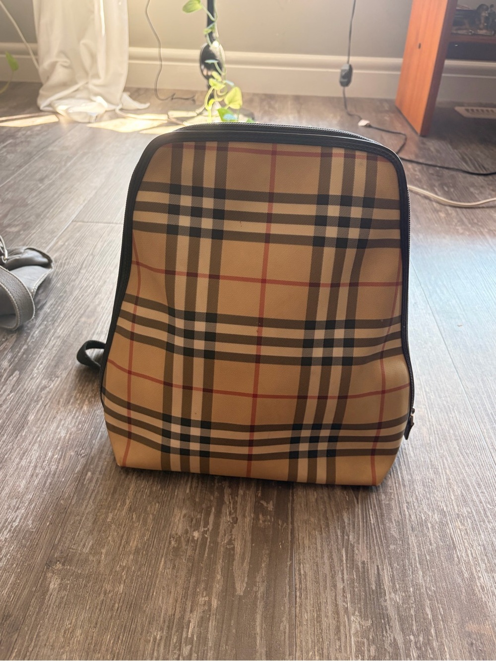 Authentic Vintage Burberry Nova Check zip backpack